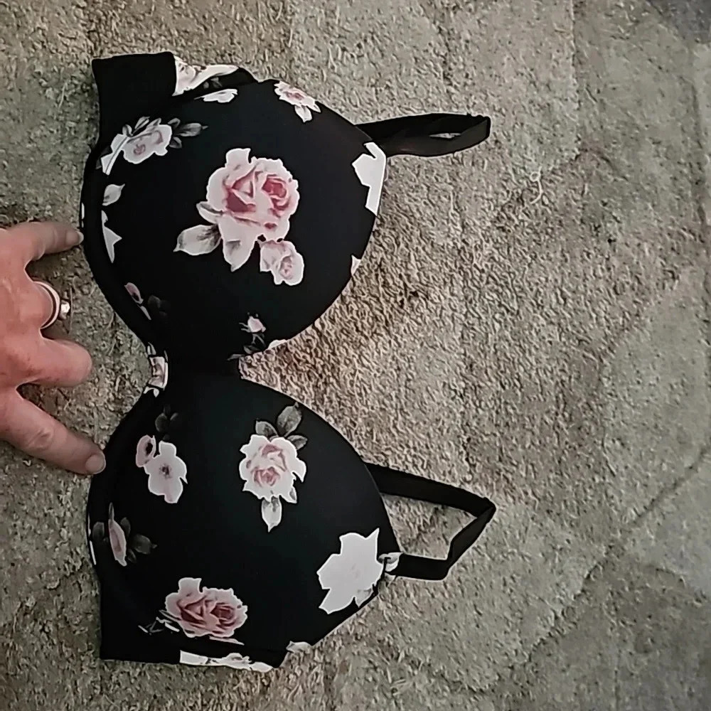 Pink VS wear everywhere super pushup bra